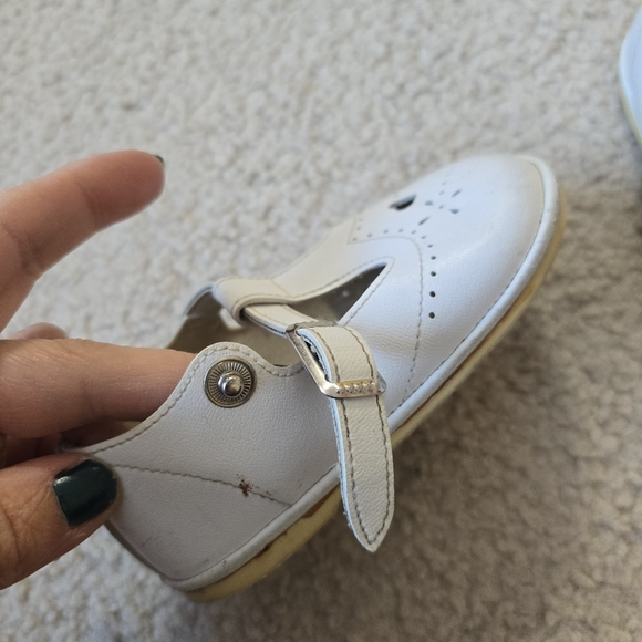 🌈 Leather First Walkers White Baby Shoes with Heart Cutout Size 5 - Picture 4 of 11